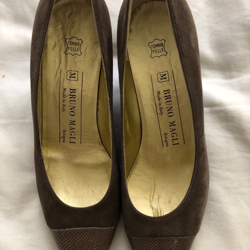 Pumps - Picture 3 of 4